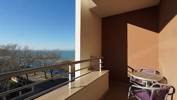 Silver Deluxe Apartment | Terrace/patio