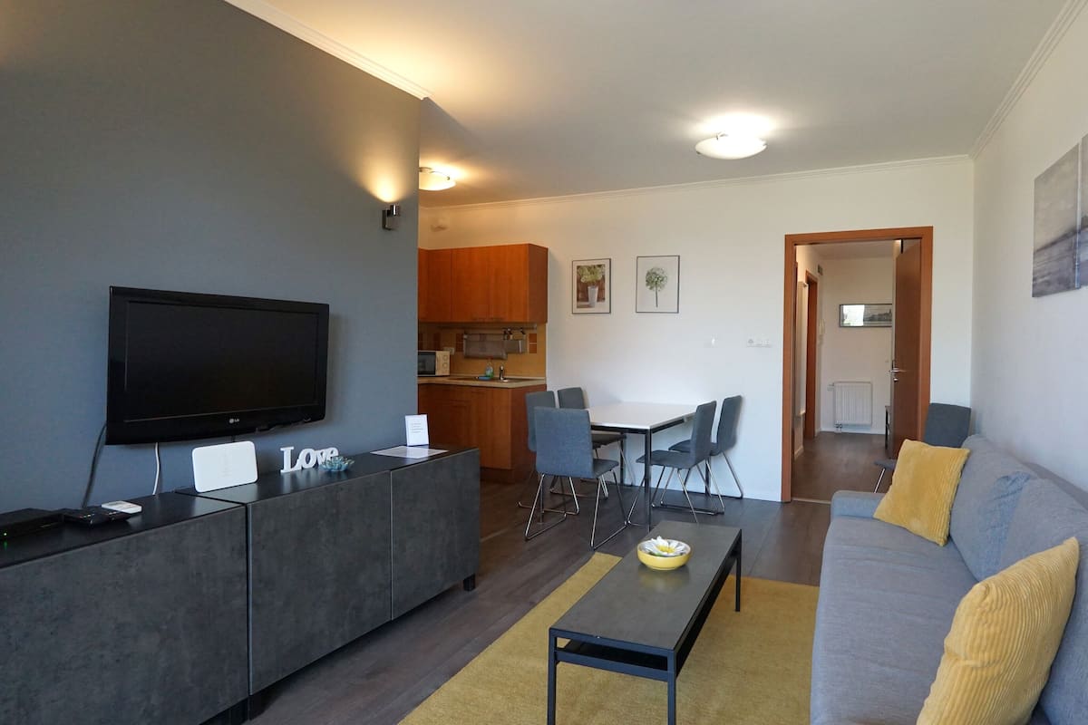 Diamond Garden Apartment | 客廳 | 82 厘米LED 電視連有線電視頻道