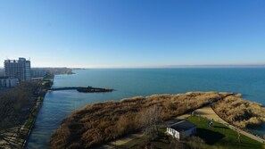 A coastal view with a marina, grassy areas, and a small building. - Club218 Wellness Apartments (Siófok)