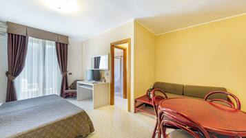 Standard-Studio, Balkon, Stadtblick | Eigene Küche | Großer Kühlschrank, Mikrowelle, Herdplatte, Geschirrspüler