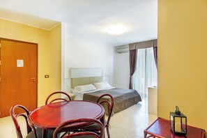 Standard Studio, Balcony, City View | Private kitchen | Full-sized fridge, microwave, stovetop, dishwasher