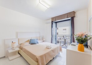 In-room safe, iron/ironing board, cribs/infant beds, rollaway beds - Rina Sea Apartments (Alghero)