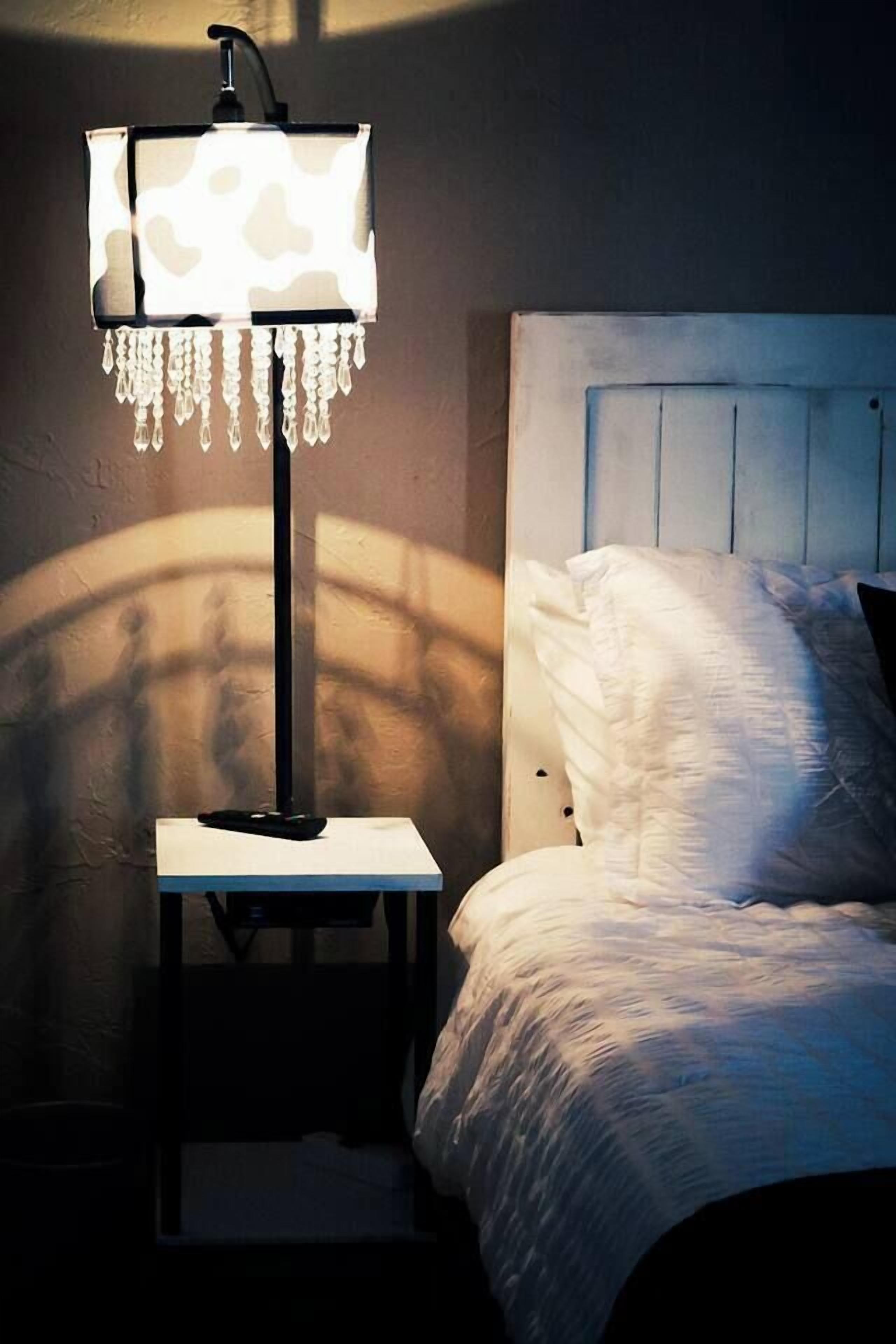 Desk, iron/ironing board, WiFi, bed sheets