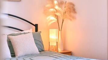 2 bedrooms, iron/ironing board, WiFi, bed sheets