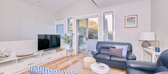 Grove Hideaway - immaculate 2 bed townhouse