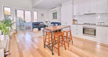 Grove Hideaway - immaculate 2 bed townhouse