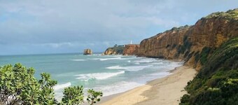 Adorable beach shack in the heart of Aireys Inlet