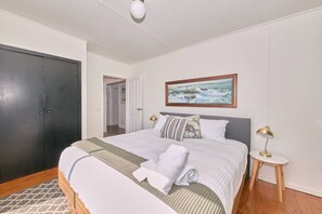 3 bedrooms, iron/ironing board, WiFi, bed sheets