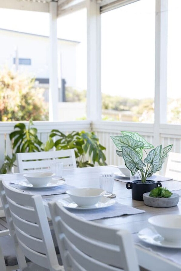 تناول الطعام بالخارج