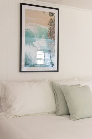 4 عدّة غرف نوم ومكواة/لوح كي وسرير سفر وواي فاي