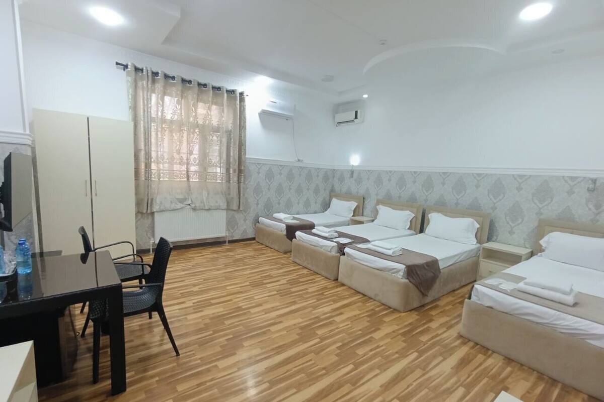 스탠다드 쿼드룸 | 이집트산 면 시트, 고급 침구, 노트북 작업 공간, 무료 WiFi