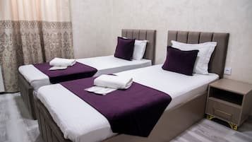 Habitación estándar con 2 camas individuales | Sábanas de algodón egipcio y ropa de cama de alta calidad