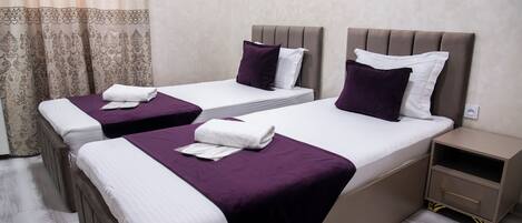 Standard Twin Room | Egyptian cotton sheets, premium bedding, laptop workspace, WiFi (free)
