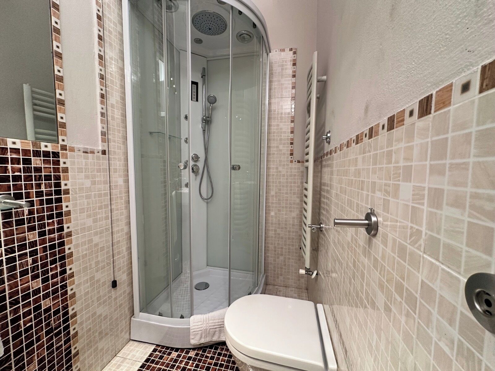 Doccia, asciugacapelli, bidet, asciugamani