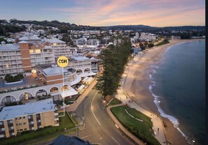 Beach - Casita Del Mar - Wake seaside in the heart of Terrigal! (Terrigal)