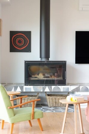 Fernseher, Kamin