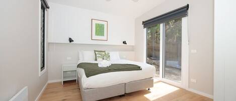 3 bedrooms, desk, WiFi