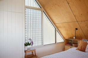 3 عدّة غرف نوم ومكواة/لوح كي وواي فاي وملاءات أسرّة