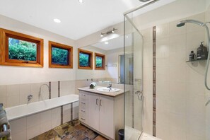 Hair dryer - Kurraburra Lodge - Anglesea (Anglesea)