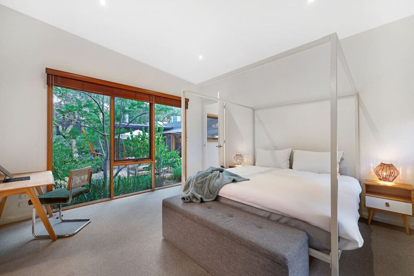 3 makuuhuonetta, työpöytä, silitysrauta/-lauta, Wi-Fi