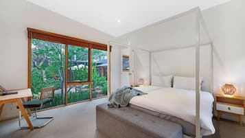 3 makuuhuonetta, työpöytä, silitysrauta/-lauta, Wi-Fi