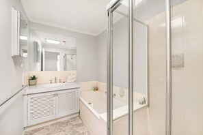 Hair dryer - Family Moments - Anglesea (Anglesea)
