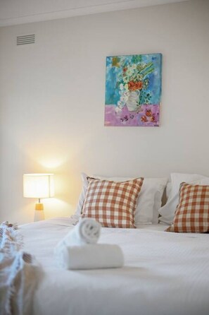 1 間睡房、熨斗/熨衫板、床單