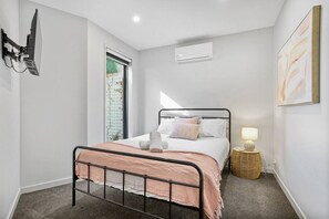 熨斗/熨衫板、Wi-Fi、床單