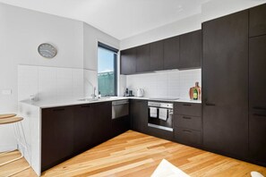 雪櫃、微波爐、焗爐、爐具