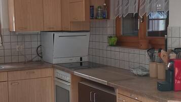 Refrigerador, horno, parrilla de estufa y lavavajillas