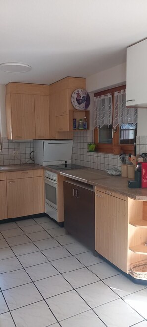 Refrigerador, horno, parrilla de estufa y lavavajillas