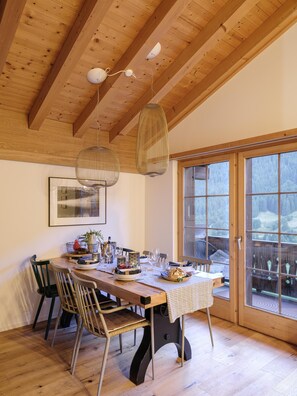 تناول الطعام