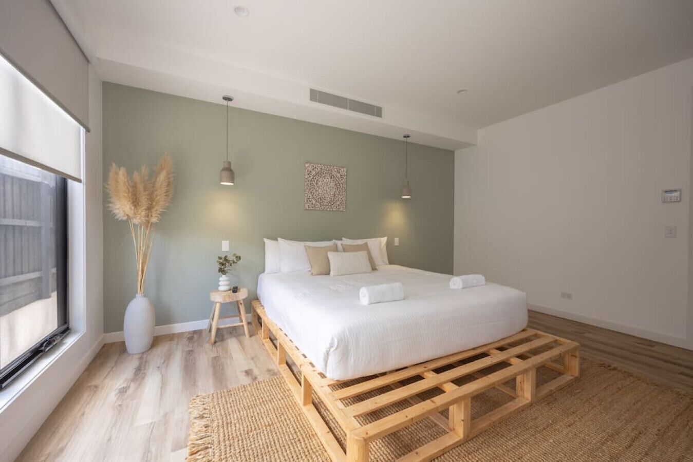 Travel cot, WiFi, bed sheets