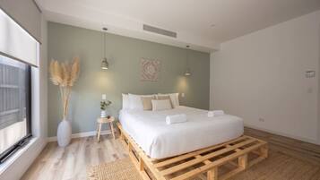 Travel cot, WiFi, bed sheets