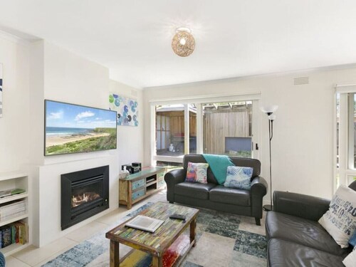 Beach Breeze Bungalow - in the heart of Torquay