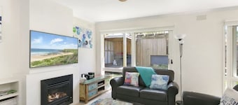 Beach Breeze Bungalow - in the heart of Torquay