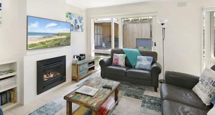 Beach Breeze Bungalow - in the heart of Torquay
