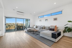 TV, fireplace - ALMA - sun filled stylish beach house (Torquay)