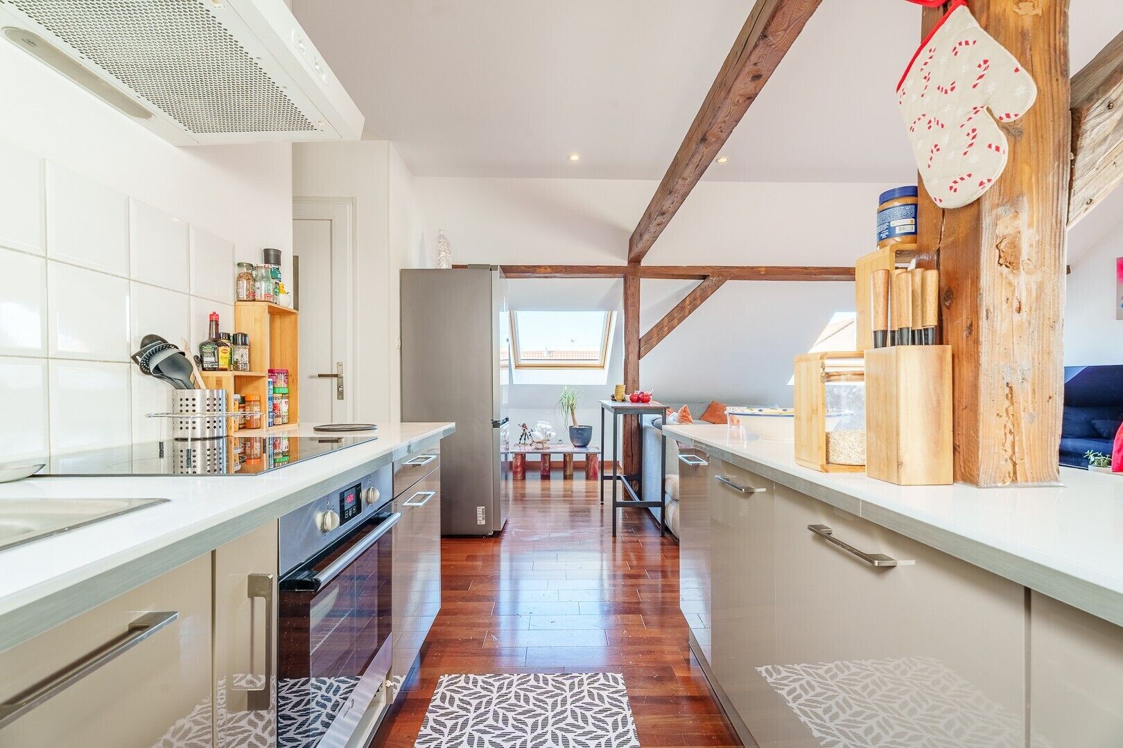 雪櫃、微波爐、焗爐、爐具