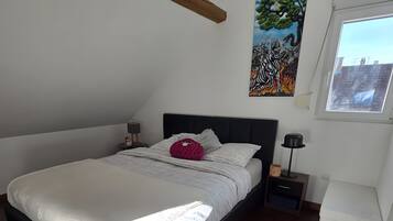 2 quartos, ferros/tábuas de passar roupa, Wi-Fi, roupa de cama