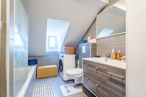 Bruser, hårtørrer, håndklæder