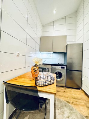 基础公寓 | 私人厨房 | 冰箱、微波炉、炉灶、厨具/餐具