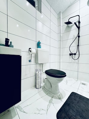 基础公寓 | 浴室 | 淋浴设施、免费洗浴用品、吹风机、毛巾