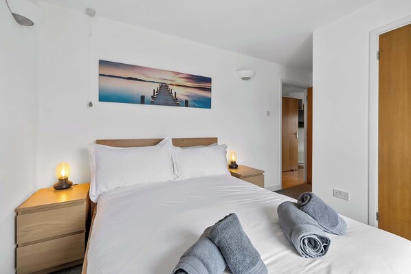 2 habitaciones, tabla de planchar con plancha, cuna de viaje y wifi 