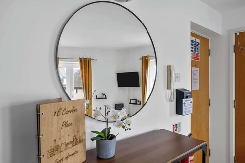 Fab 2-Bed Apartment Great Location! With Parking!