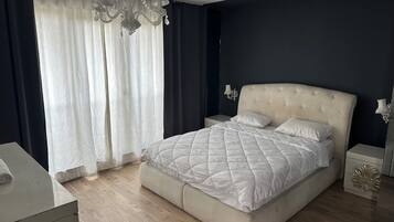 4 bedrooms, iron/ironing board, WiFi, bed sheets