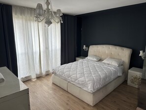 4 habitaciones, tabla de planchar con plancha, wifi y ropa de cama