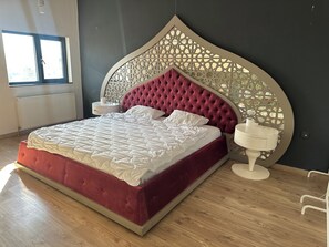 4 habitaciones, tabla de planchar con plancha, wifi y ropa de cama