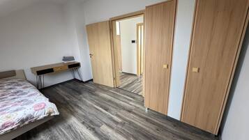 2 bedrooms, internet, bed sheets