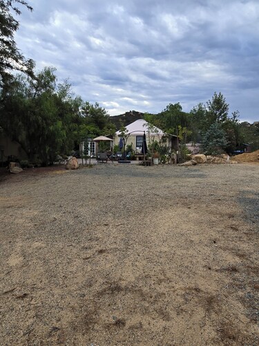 Beautiful charming Yurt in a country place very peaceful  in welcoming Escondido